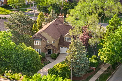 $1,299,993 | 501 Wedgewood Court, Hinsdale, IL 60521