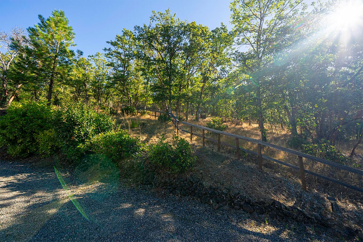 6570 Old Stage Road Central Point, OR 97502 - Photo 43 of 49 DSC09219-HDR-Edit