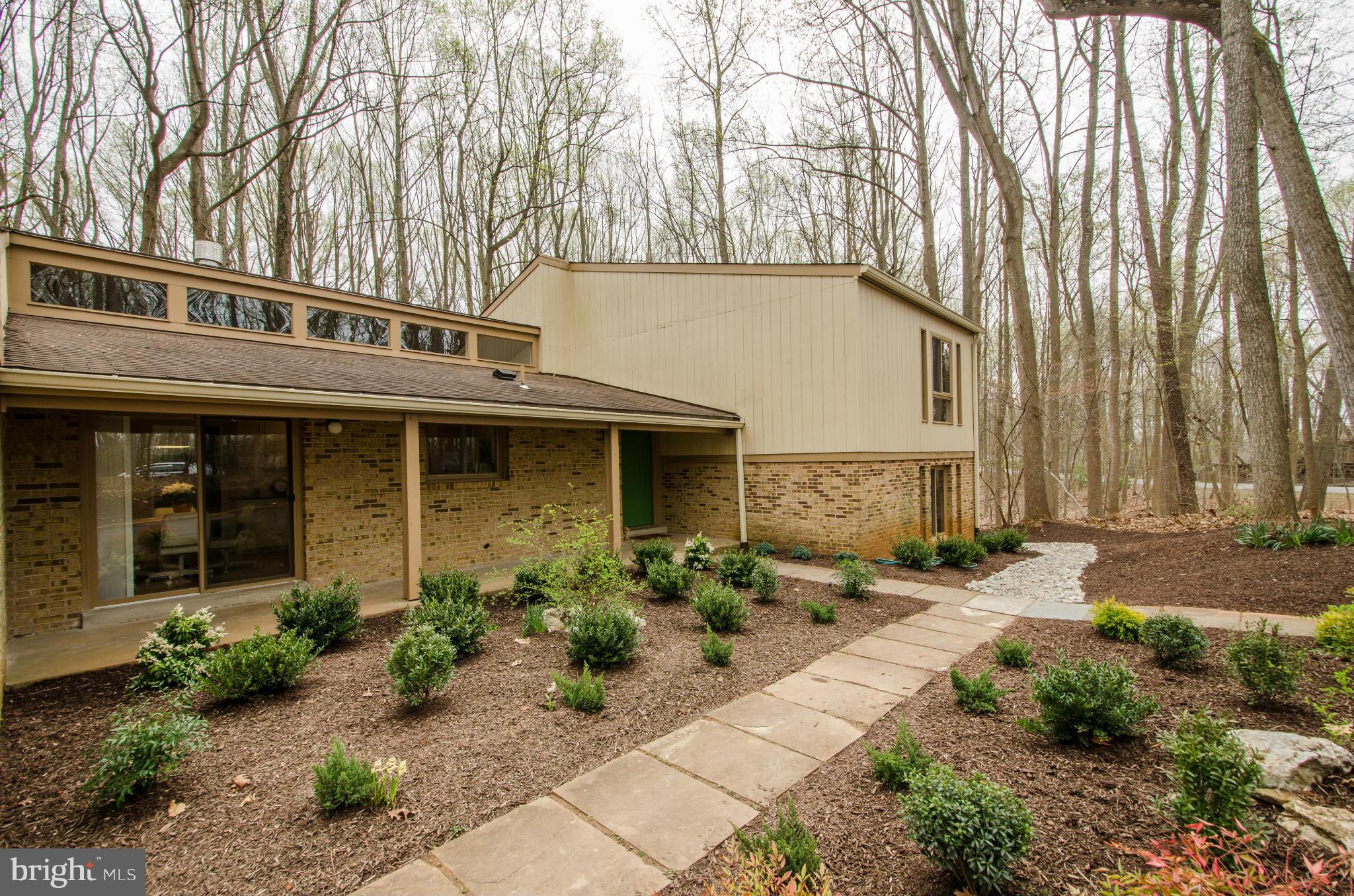10104 Lloyd Road Potomac, MD 20854 - Photo 2 of 23 Exterior (Front)