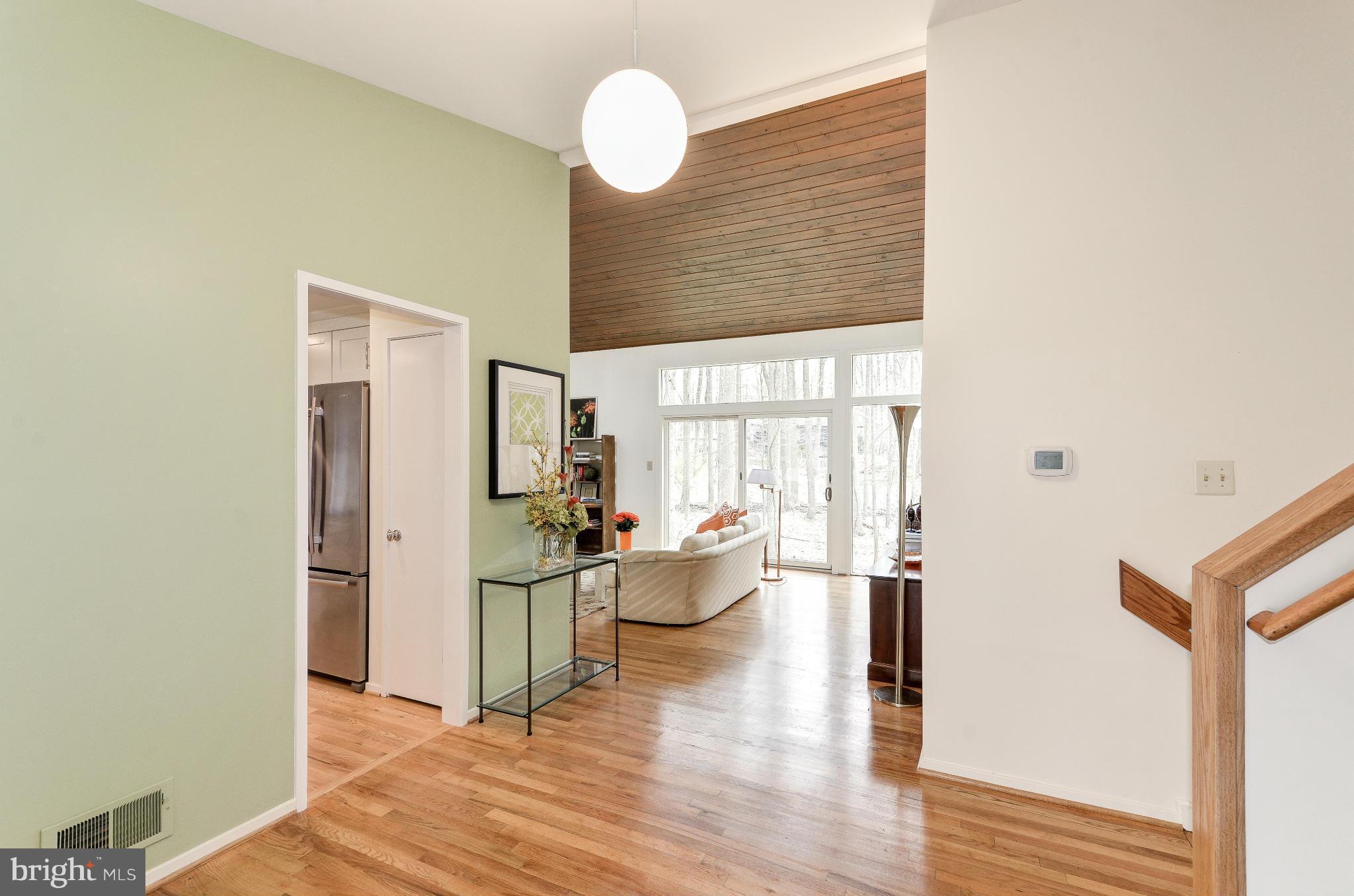 10104 Lloyd Road Potomac, MD 20854 - Photo 3 of 23 Interior (General)