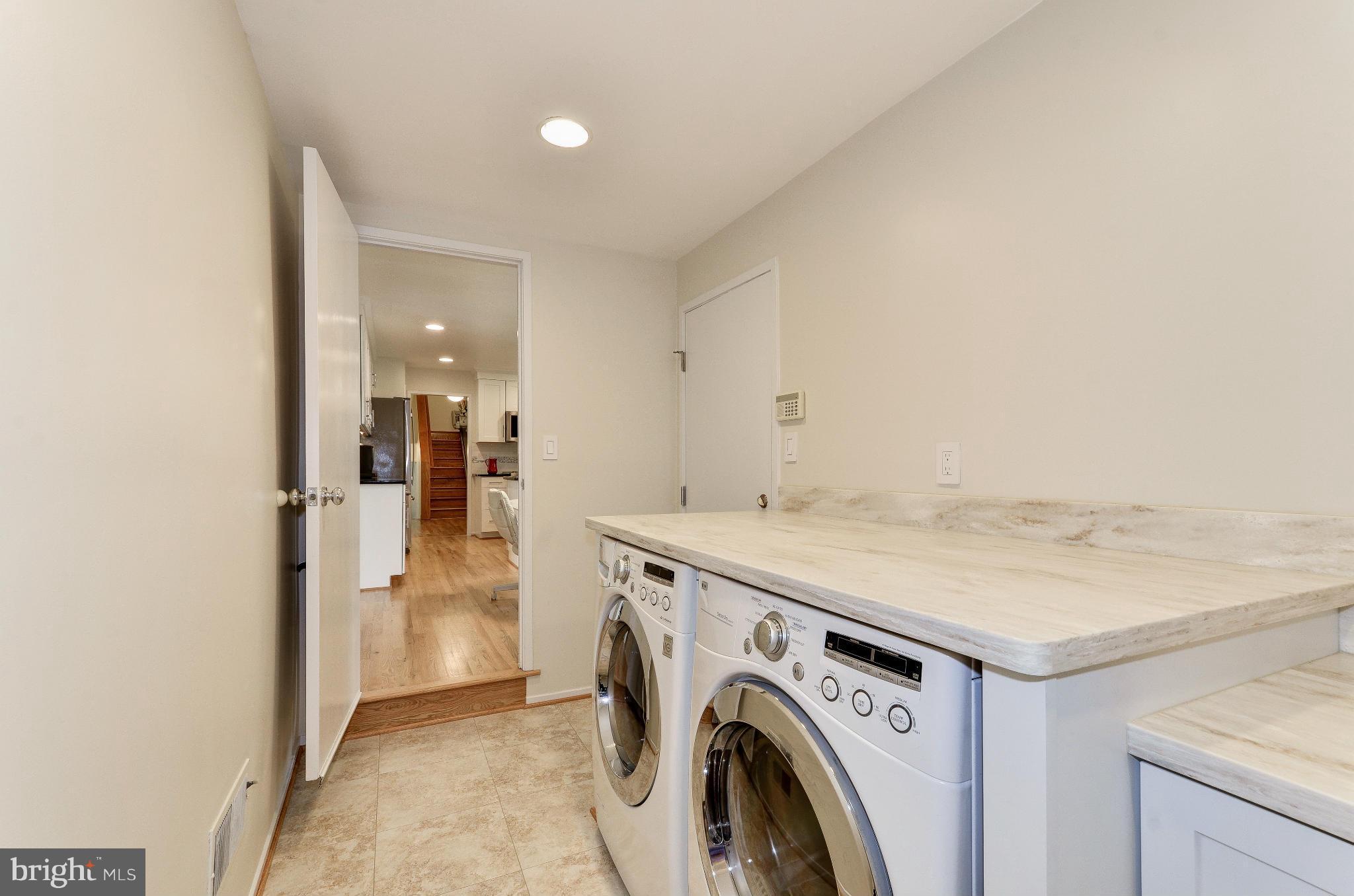 10104 Lloyd Road Potomac, MD 20854 - Photo 10 of 23 Interior (General)