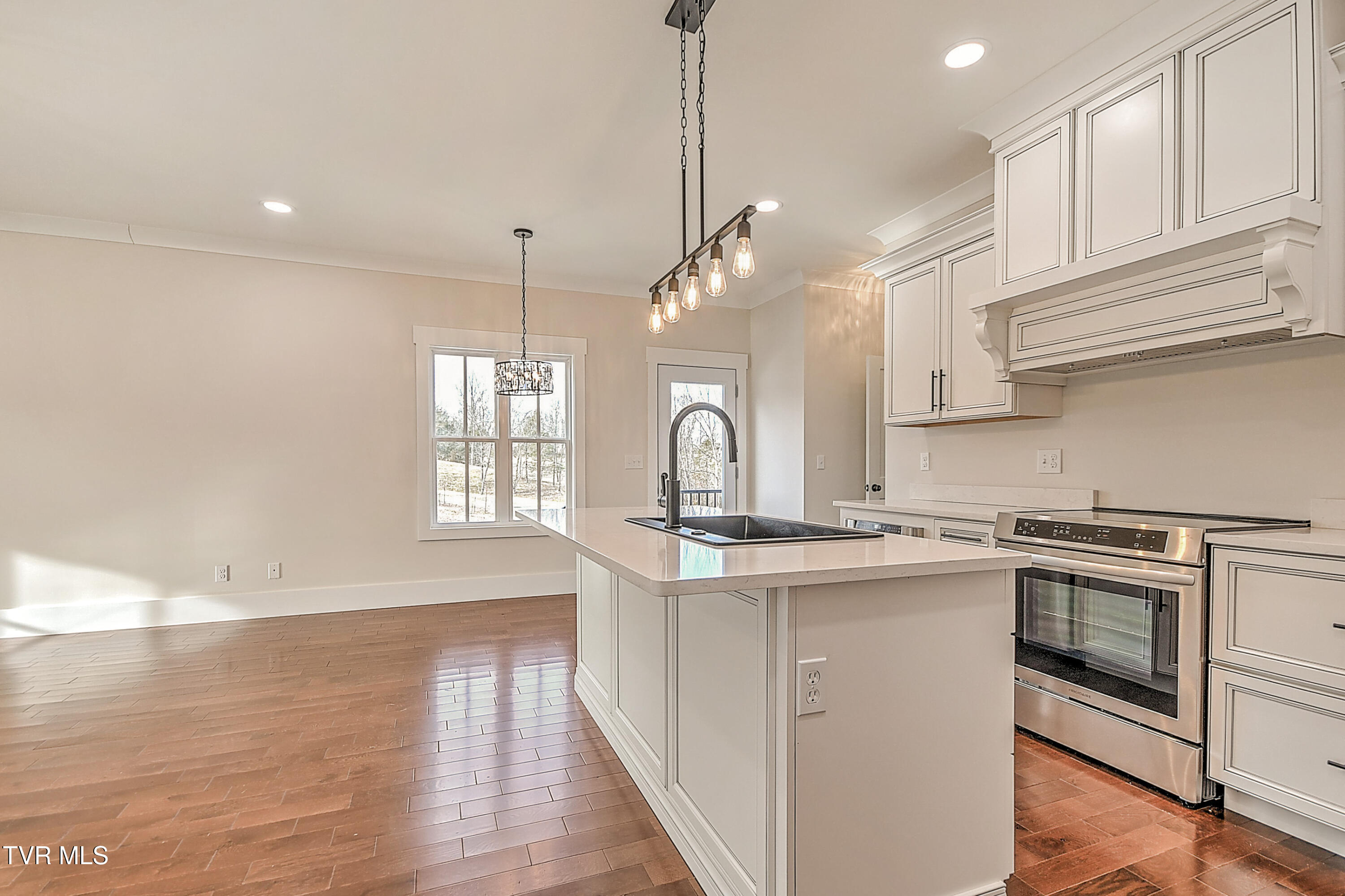 2009 Idle Hour Road Kingsport, TN 37660 - Photo 15 of 40 2009 Idle Hour-13