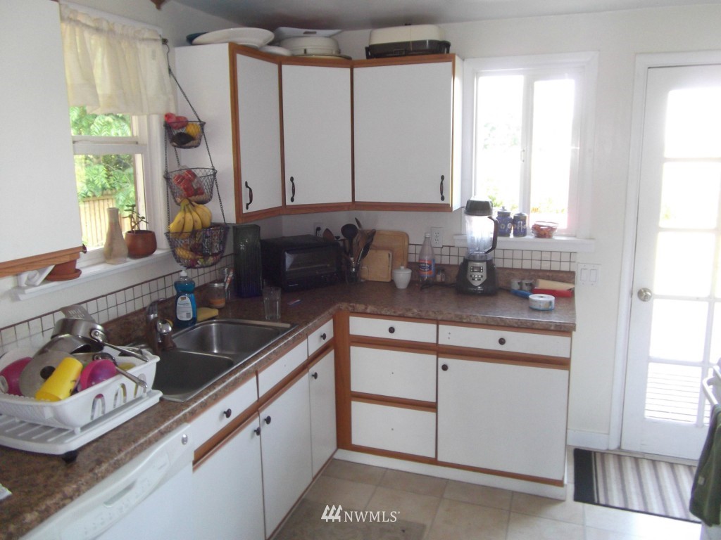 7063 Hannegan Road Lynden, WA 98264 - Photo 11 of 15 Gallery Image 11