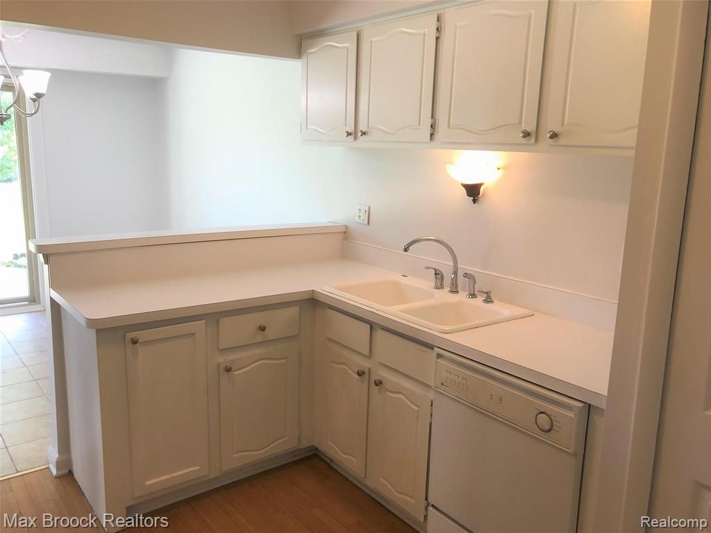 1673 Riverside Drive, Unit 1 Rochester Hills, MI 48309 - Photo 17 of 42