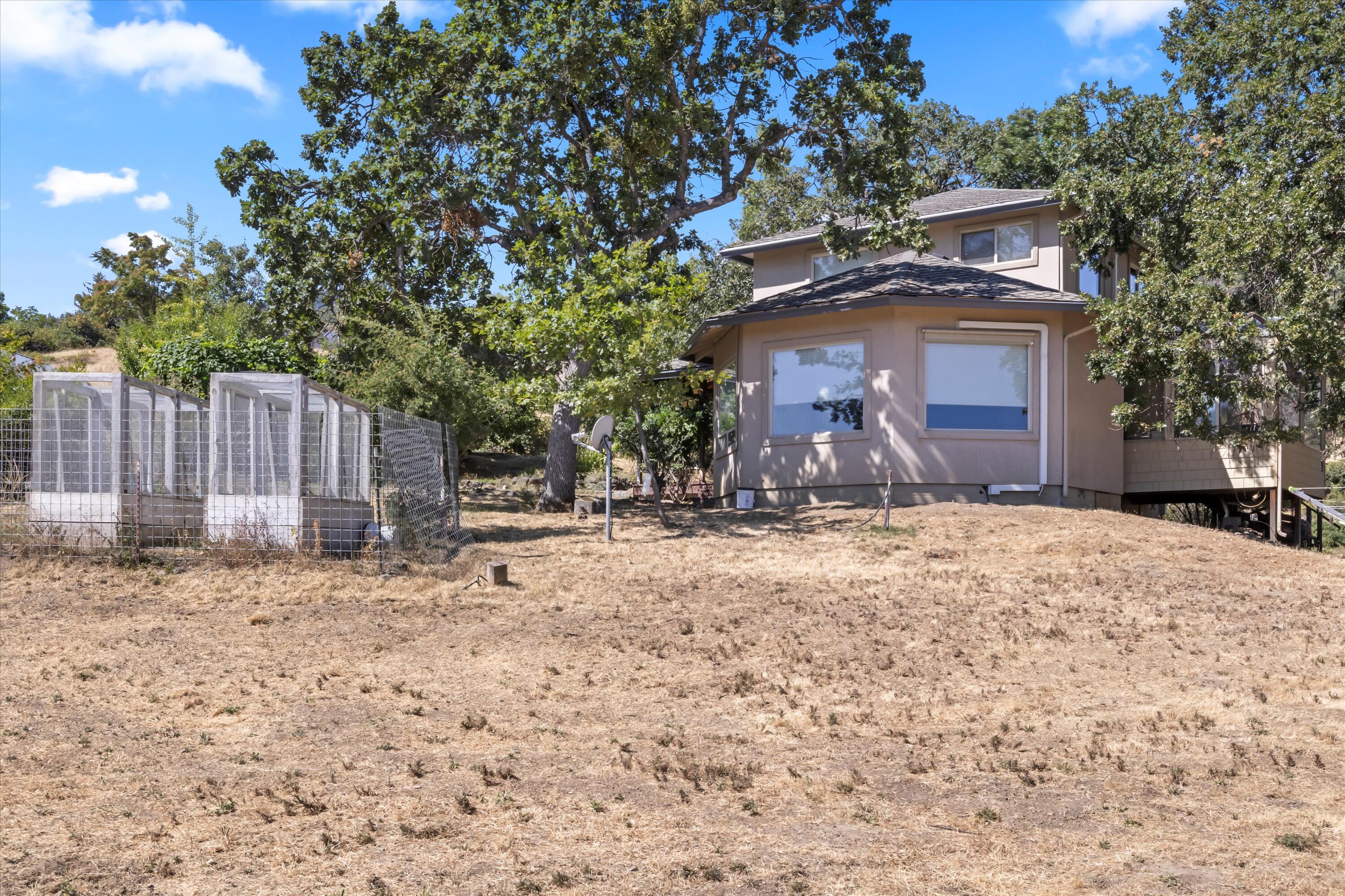 964 Holton Road Talent, OR 97540 - Photo 23 of 34 964 Holton Road, Talent, Oregon