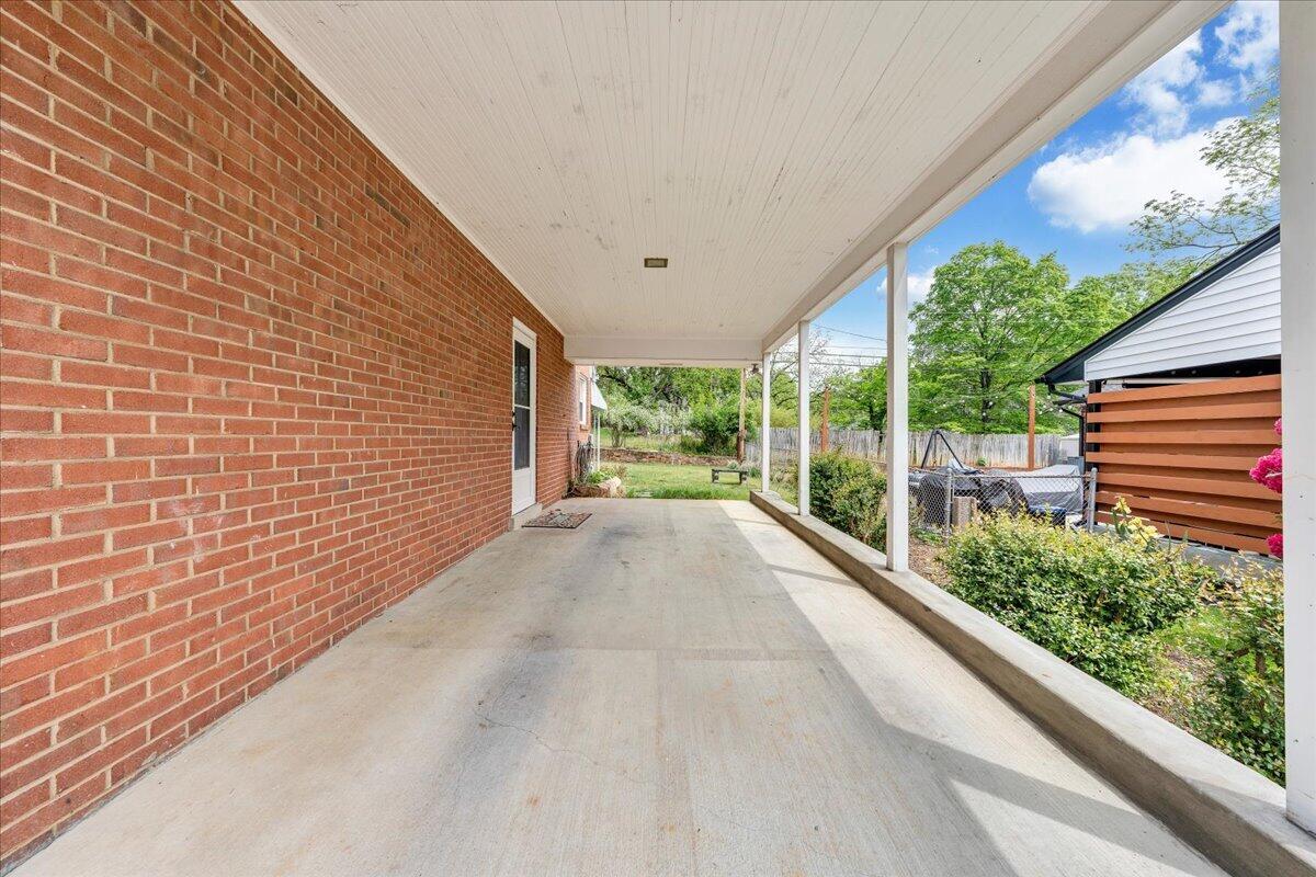 2716 Deerfield Road Southwest Roanoke, VA 24015 - Photo 25 of 29 31-MIB09797