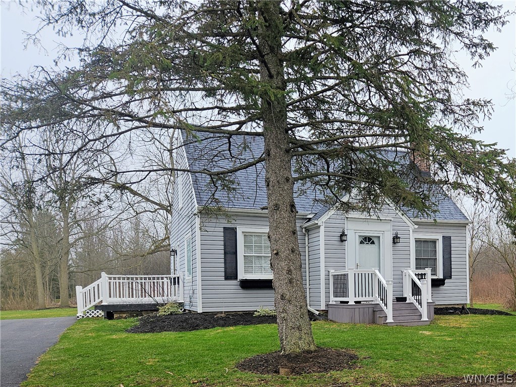 1214 Saunders Settlement Road Lewiston, NY 14305 - Photo 2 of 24