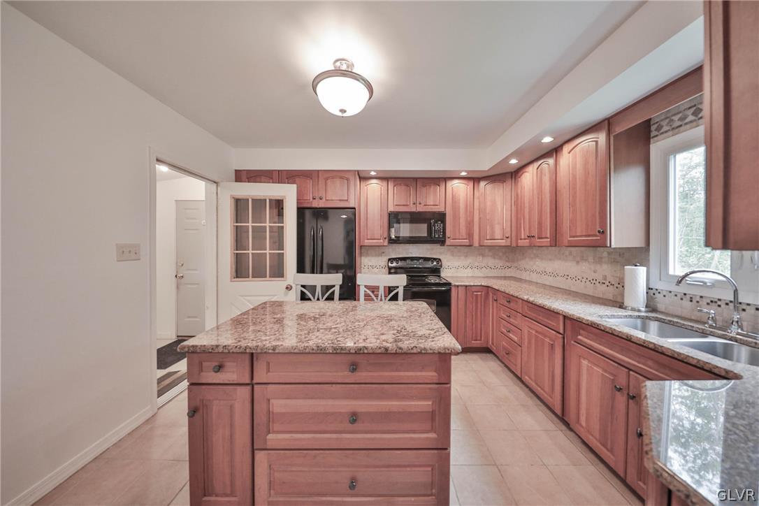 135 Gaffney Hill Road Easton, PA 18042 - Photo 3 of 47 Gallery Image 3