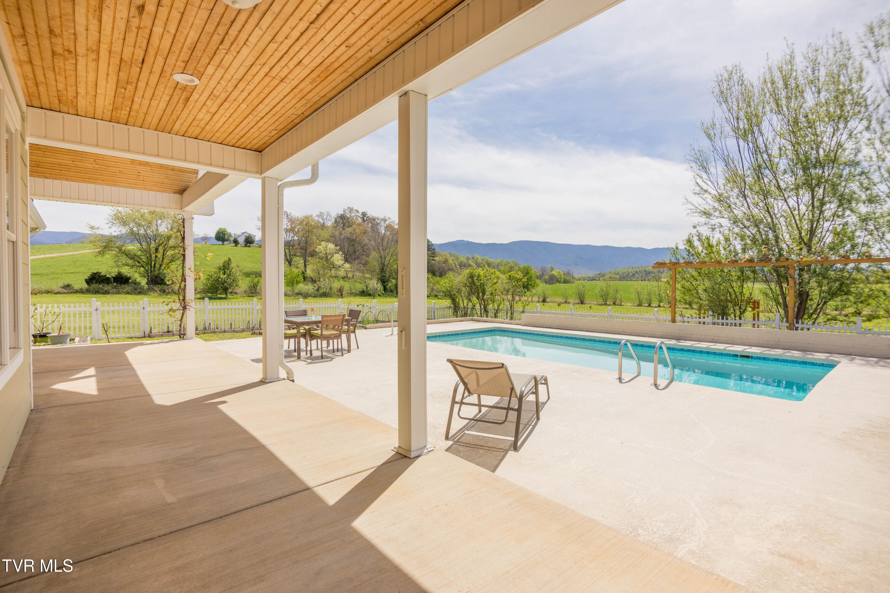 212 Forked Deer Road Greeneville, TN 37743 - Photo 31 of 55 087A0760-HDR