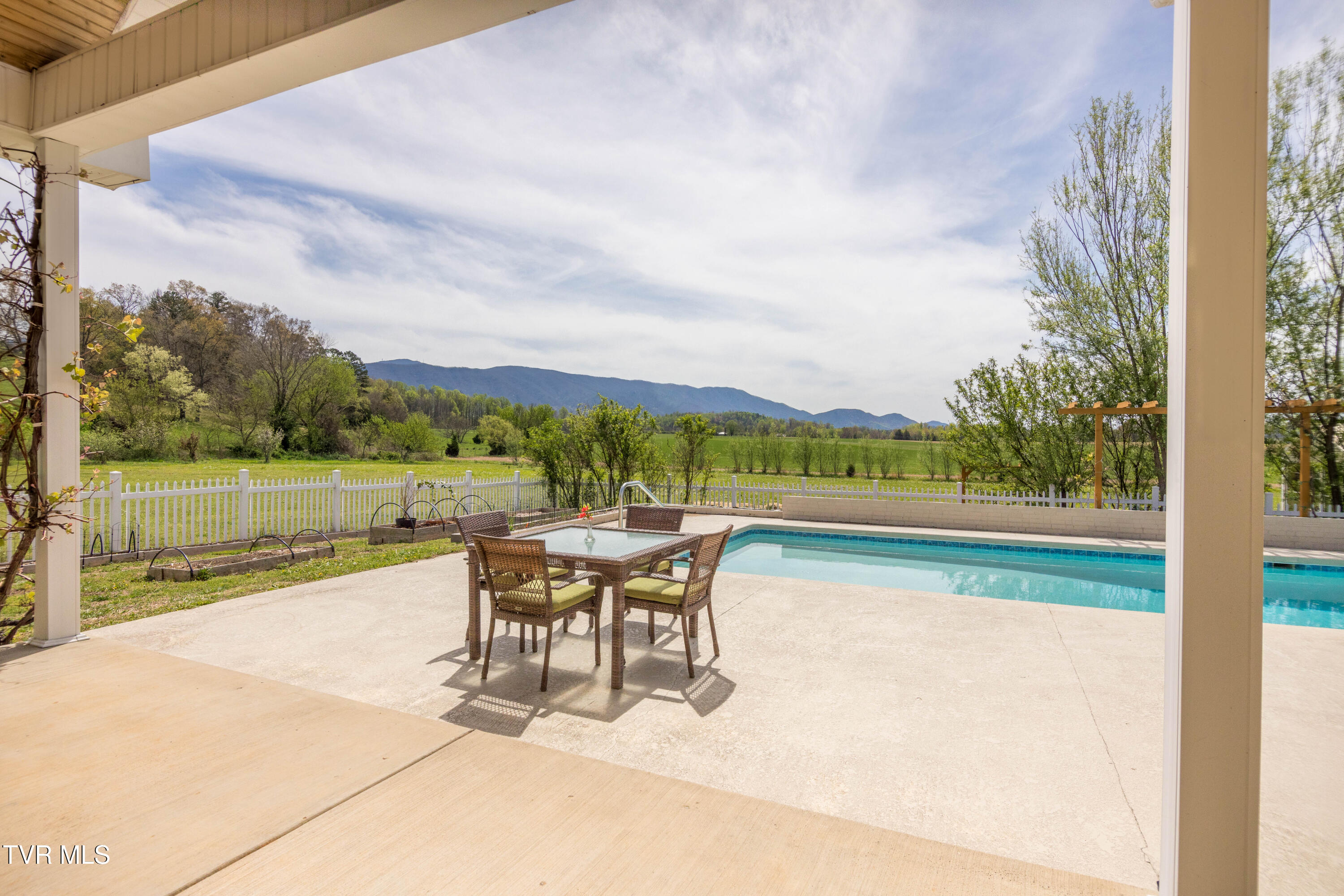 212 Forked Deer Road Greeneville, TN 37743 - Photo 35 of 55 087A0793-HDR