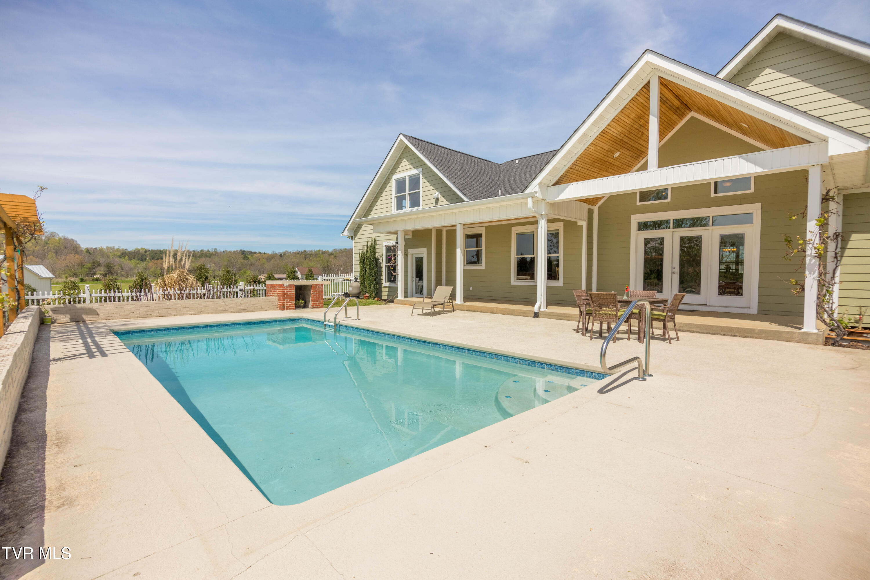 212 Forked Deer Road Greeneville, TN 37743 - Photo 5 of 55 087A0763-HDR