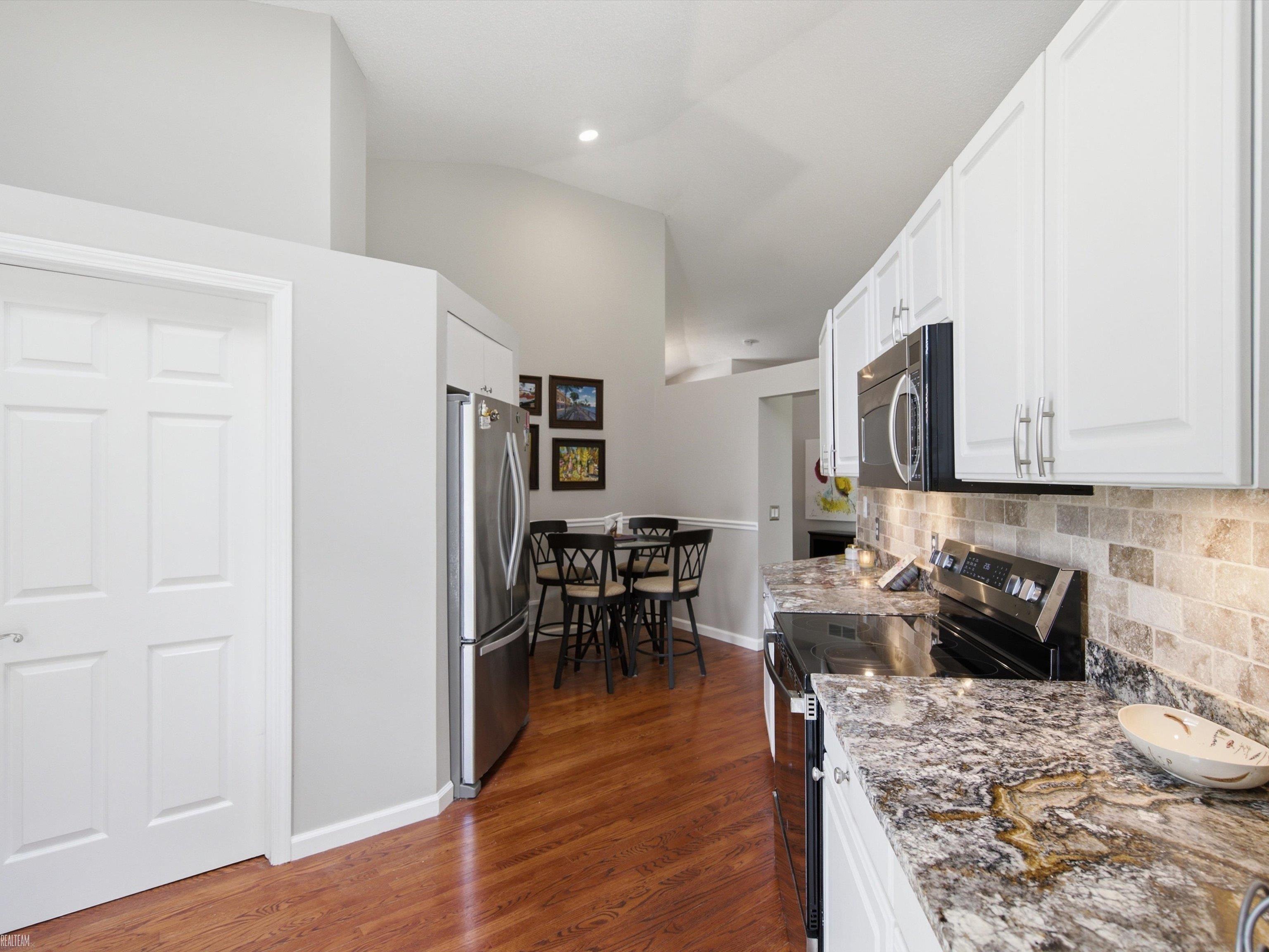 4652 Amberwood Court Rochester, MI 48306 - Photo 10 of 45