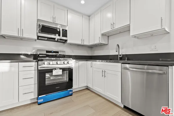 $3,200 | 330 East Dryden Street, Unit 18, Glendale, CA 91207