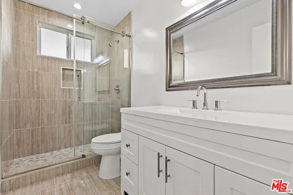 $3,200 | 330 East Dryden Street, Unit 18, Glendale, CA 91207