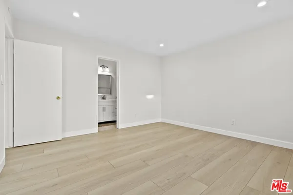 $3,200 | 330 East Dryden Street, Unit 18, Glendale, CA 91207