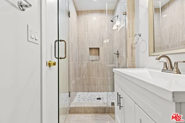 $3,200 | 330 East Dryden Street, Unit 18, Glendale, CA 91207