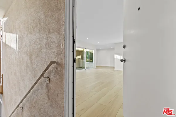 $3,200 | 330 East Dryden Street, Unit 18, Glendale, CA 91207