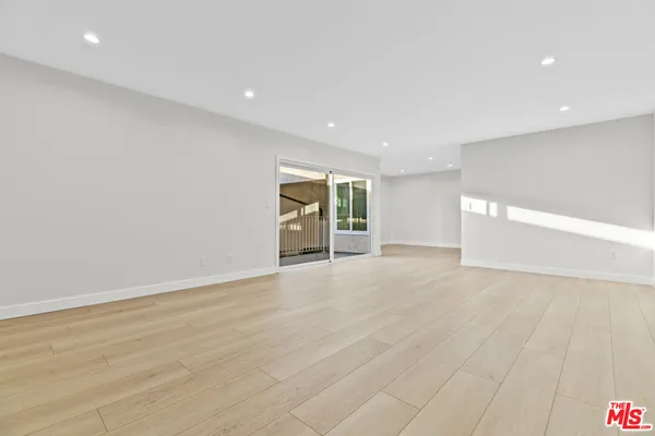 $3,200 | 330 East Dryden Street, Unit 18, Glendale, CA 91207