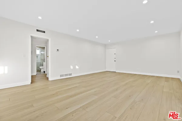 $3,200 | 330 East Dryden Street, Unit 18, Glendale, CA 91207