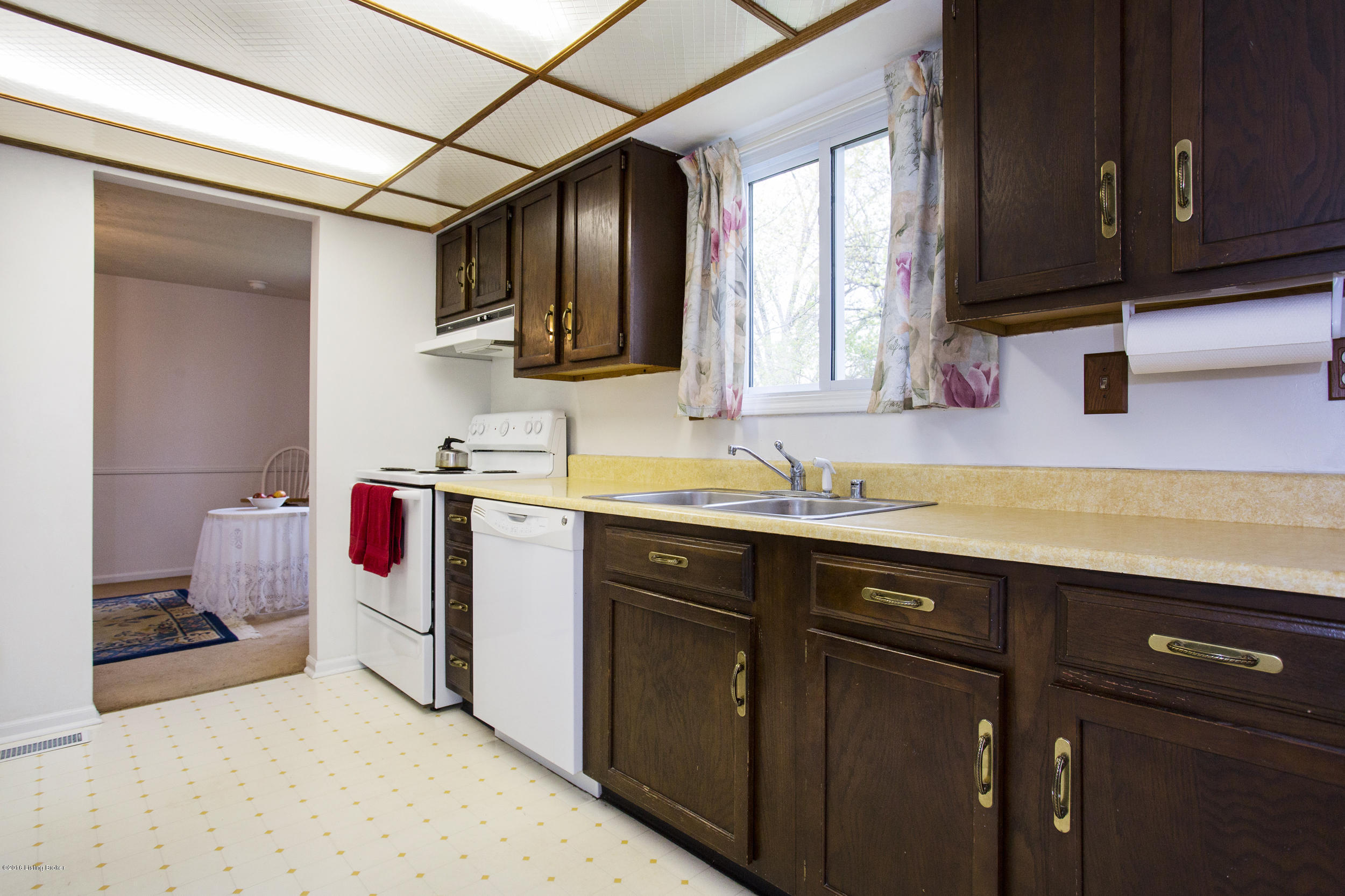 306 Alcott Road Louisville, KY 40207 - Photo 10 of 40 11-kitchen (8)