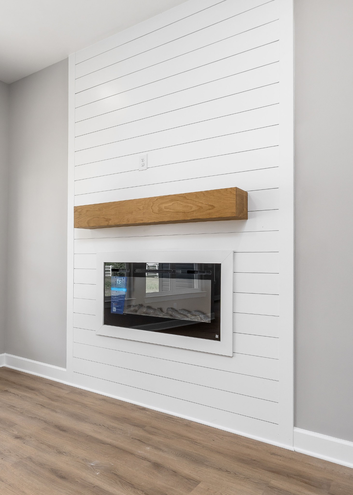 105 Reece Road Baxter, TN 38544 - Photo 12 of 33 a fireplace with a wooden floor