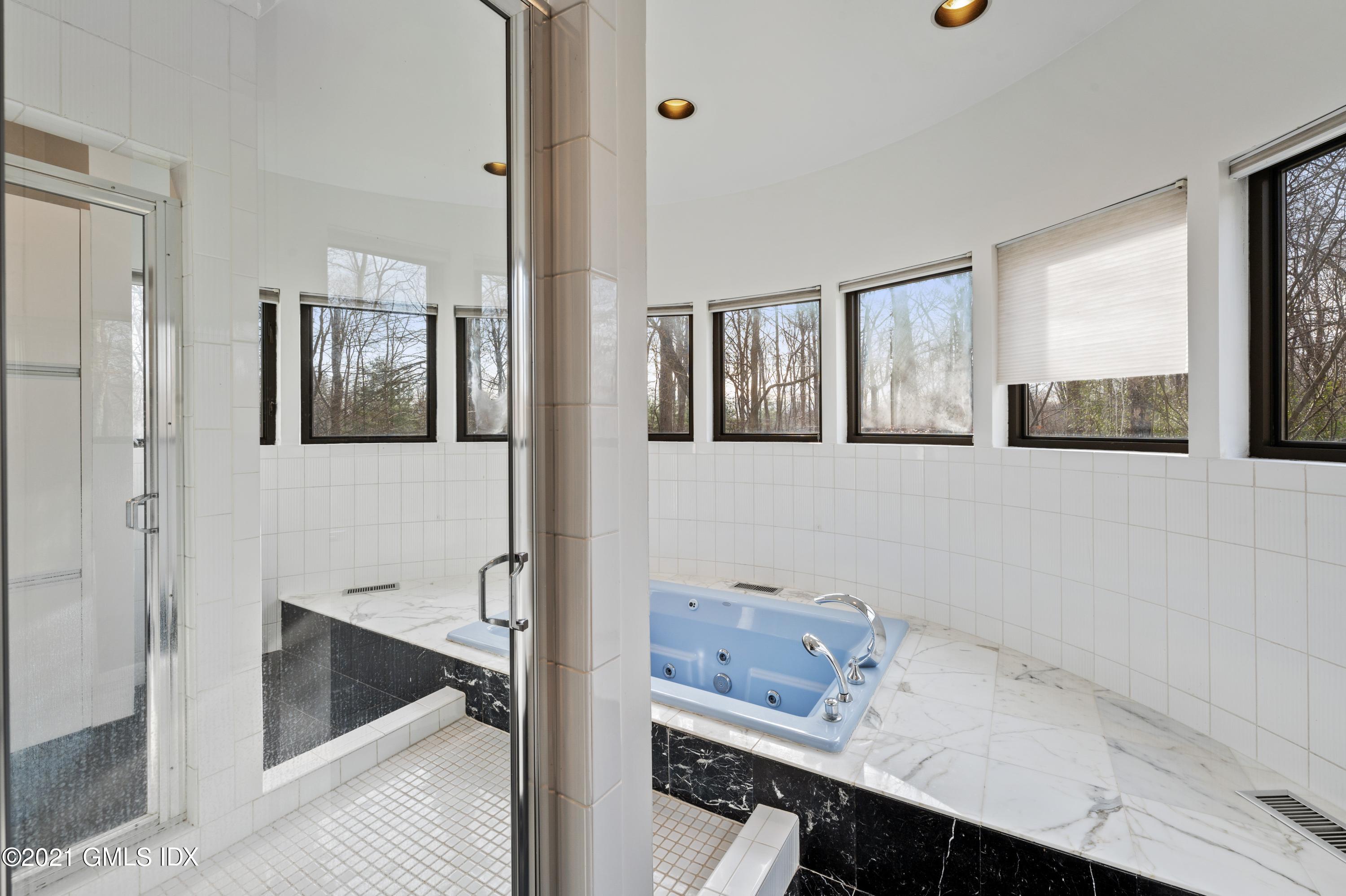 39 Cliffdale Road Greenwich, CT 06831 - Photo 14 of 25 a bathroom with a bathtub and a sink