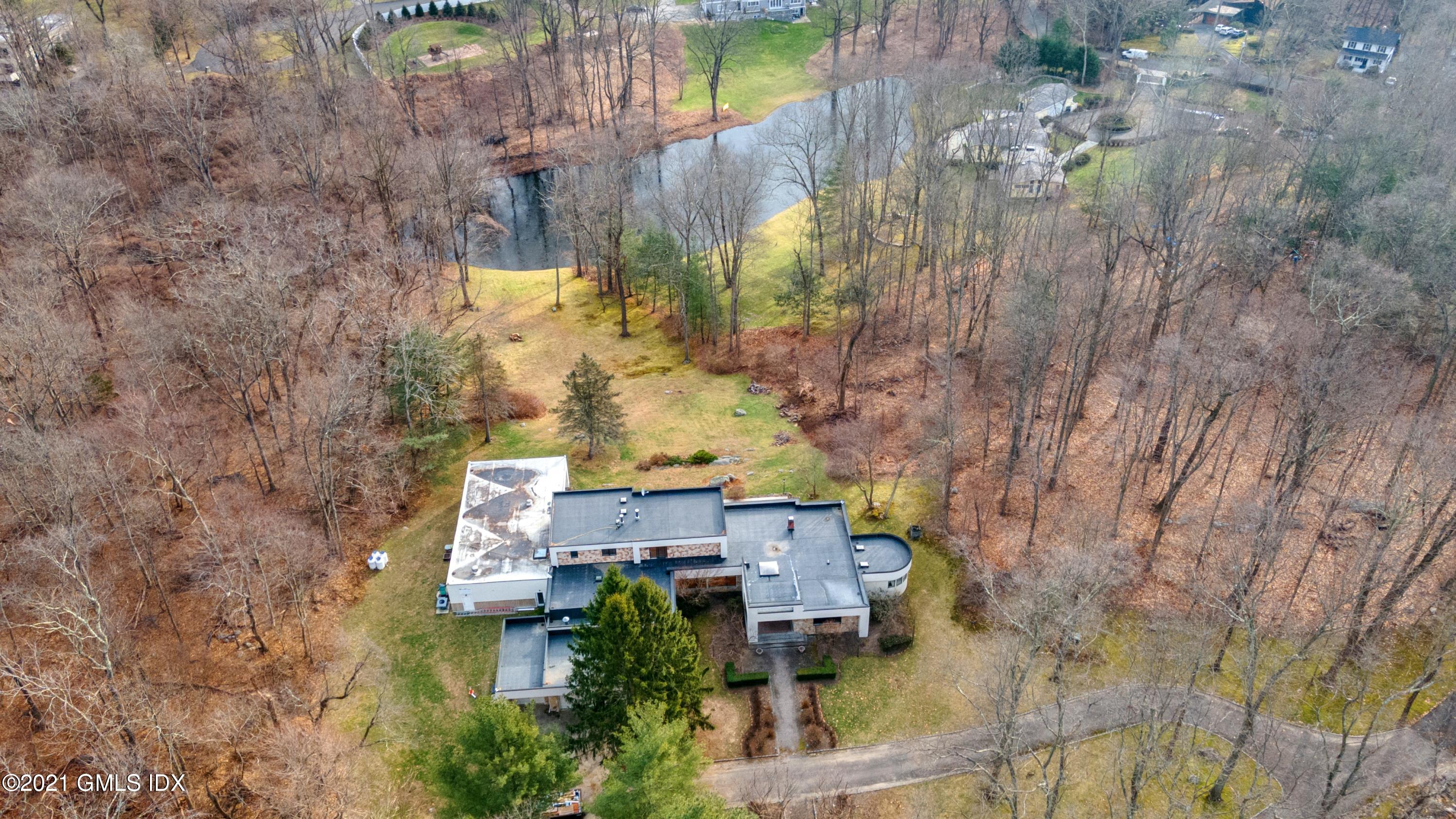39 Cliffdale Road Greenwich, CT 06831 - Photo 23 of 25 an aerial view of a house with a yard