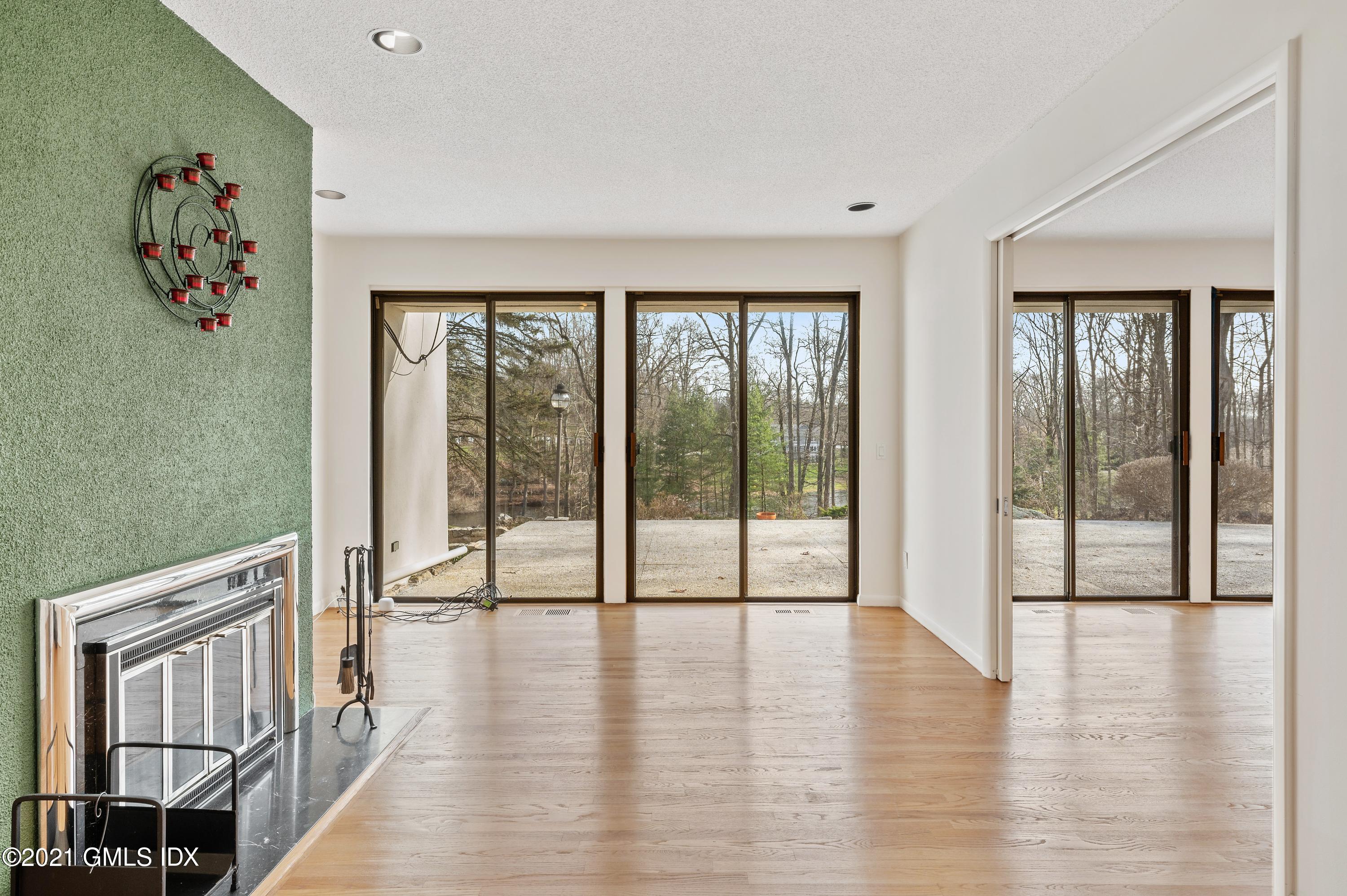 39 Cliffdale Road Greenwich, CT 06831 - Photo 10 of 25 a view of an entryway with wooden floor