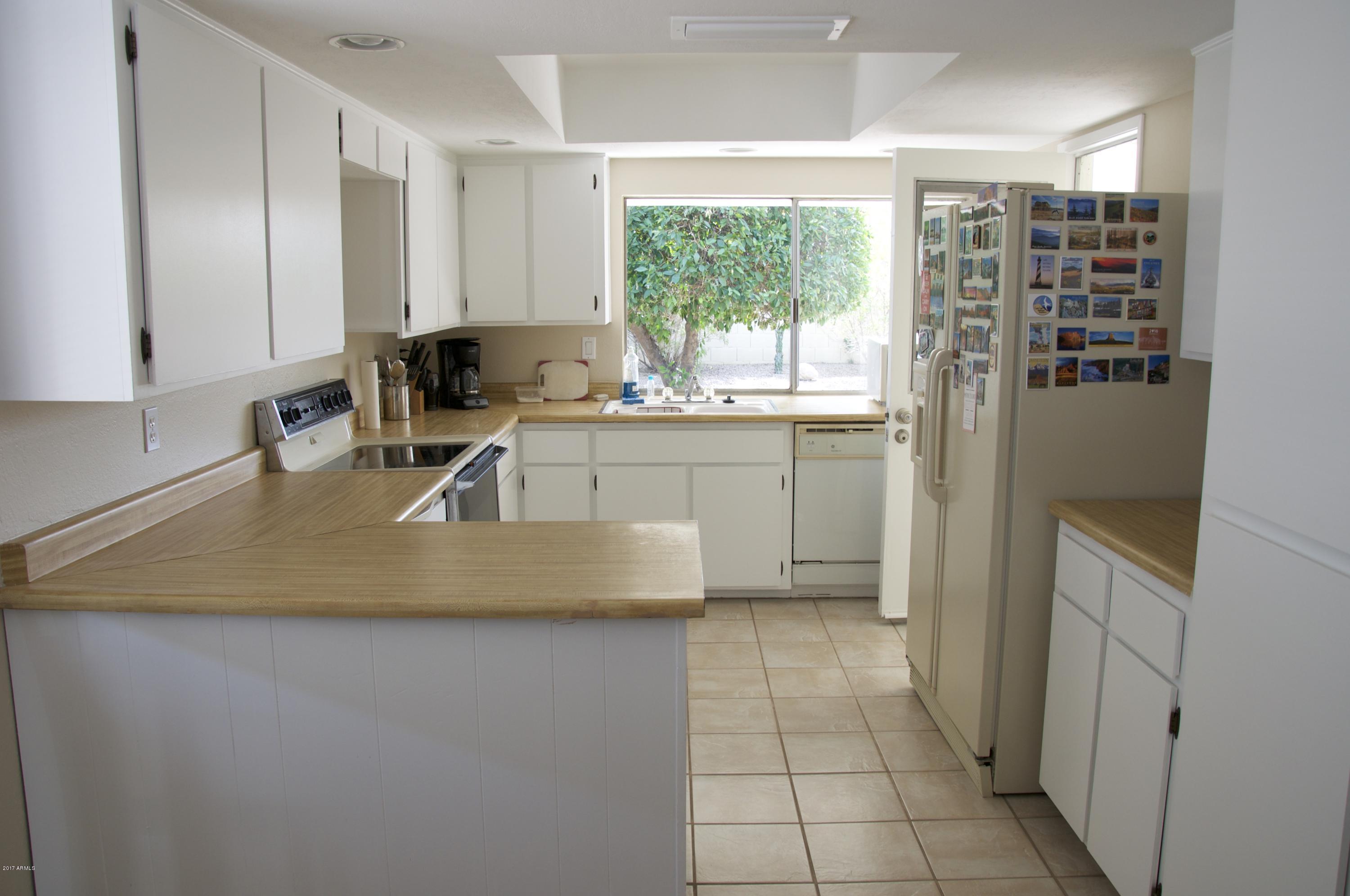 4141 West Hearn Road Phoenix, AZ 85053 - Photo 11 of 42 Bright and airy kitchen