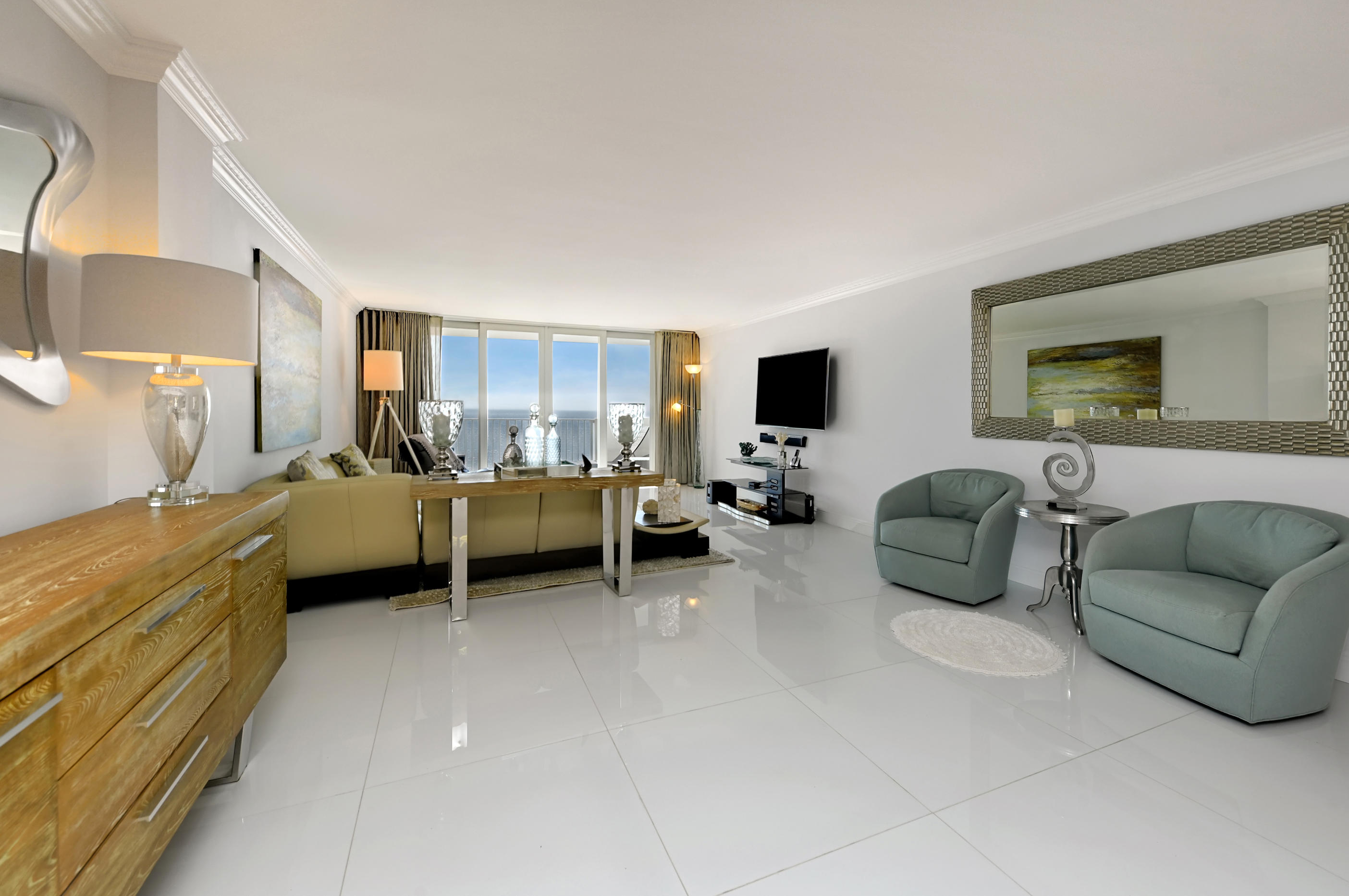 3000 South Ocean Boulevard, Unit 804 Boca Raton, FL 33432 - Photo 2 of 18 Family Room/Living Room
