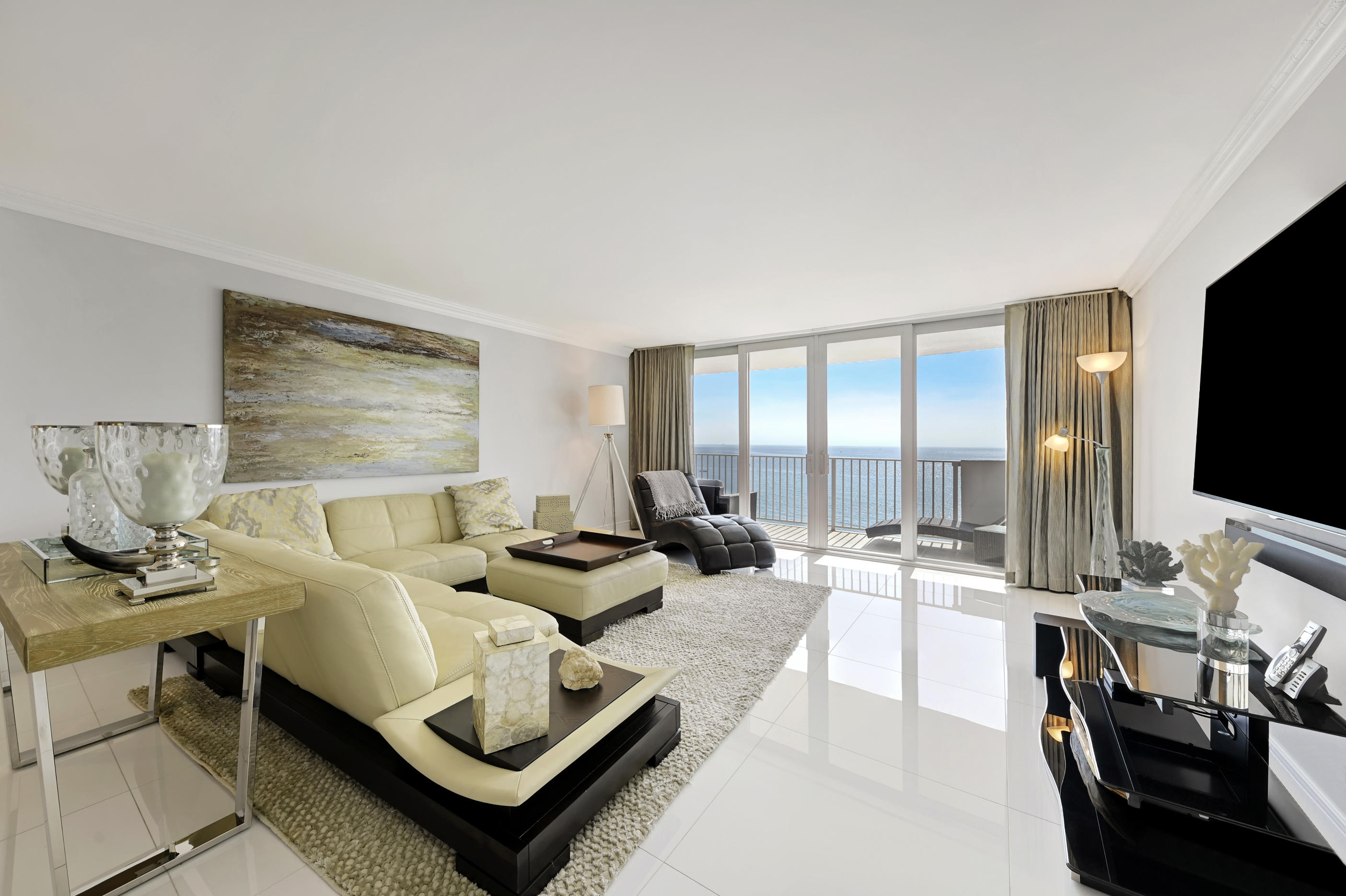 3000 South Ocean Boulevard, Unit 804 Boca Raton, FL 33432 - Photo 3 of 18 Living Room