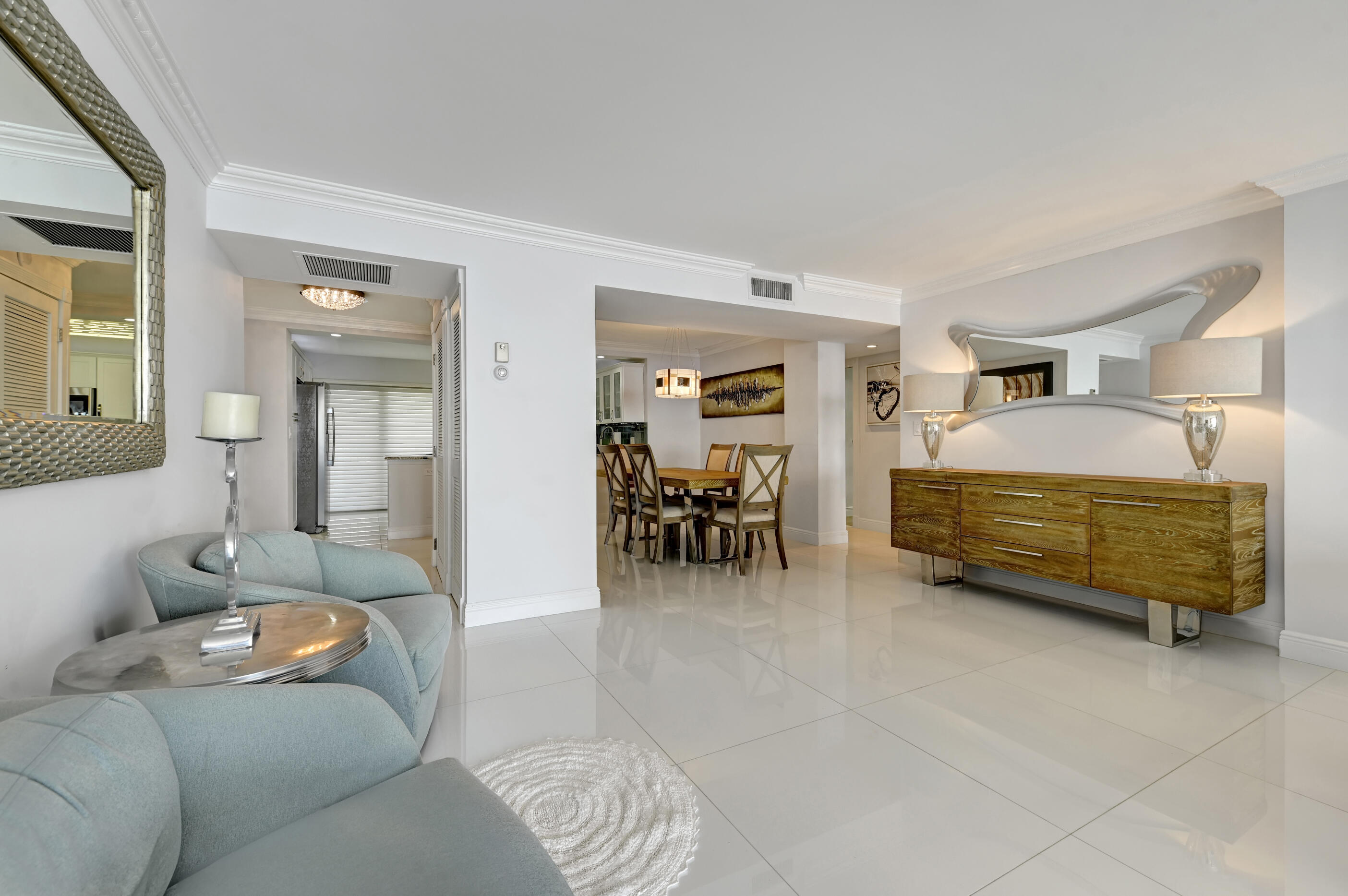 3000 South Ocean Boulevard, Unit 804 Boca Raton, FL 33432 - Photo 5 of 18 Family Room/Dining Room