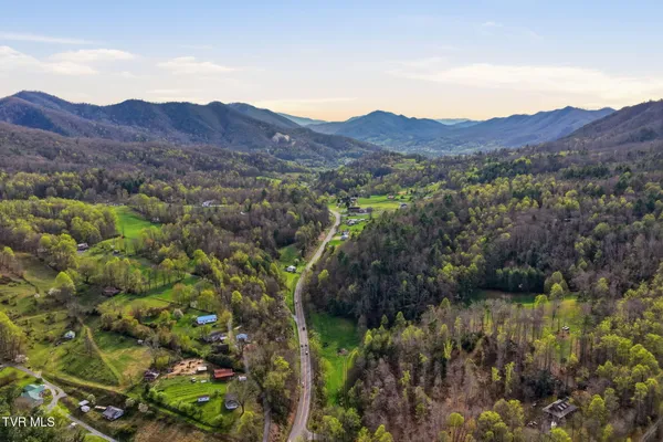 $509,200 | 1570 Highway 321, Hampton, TN 37658