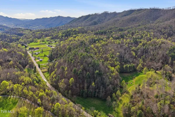 $509,200 | 1570 Highway 321, Hampton, TN 37658