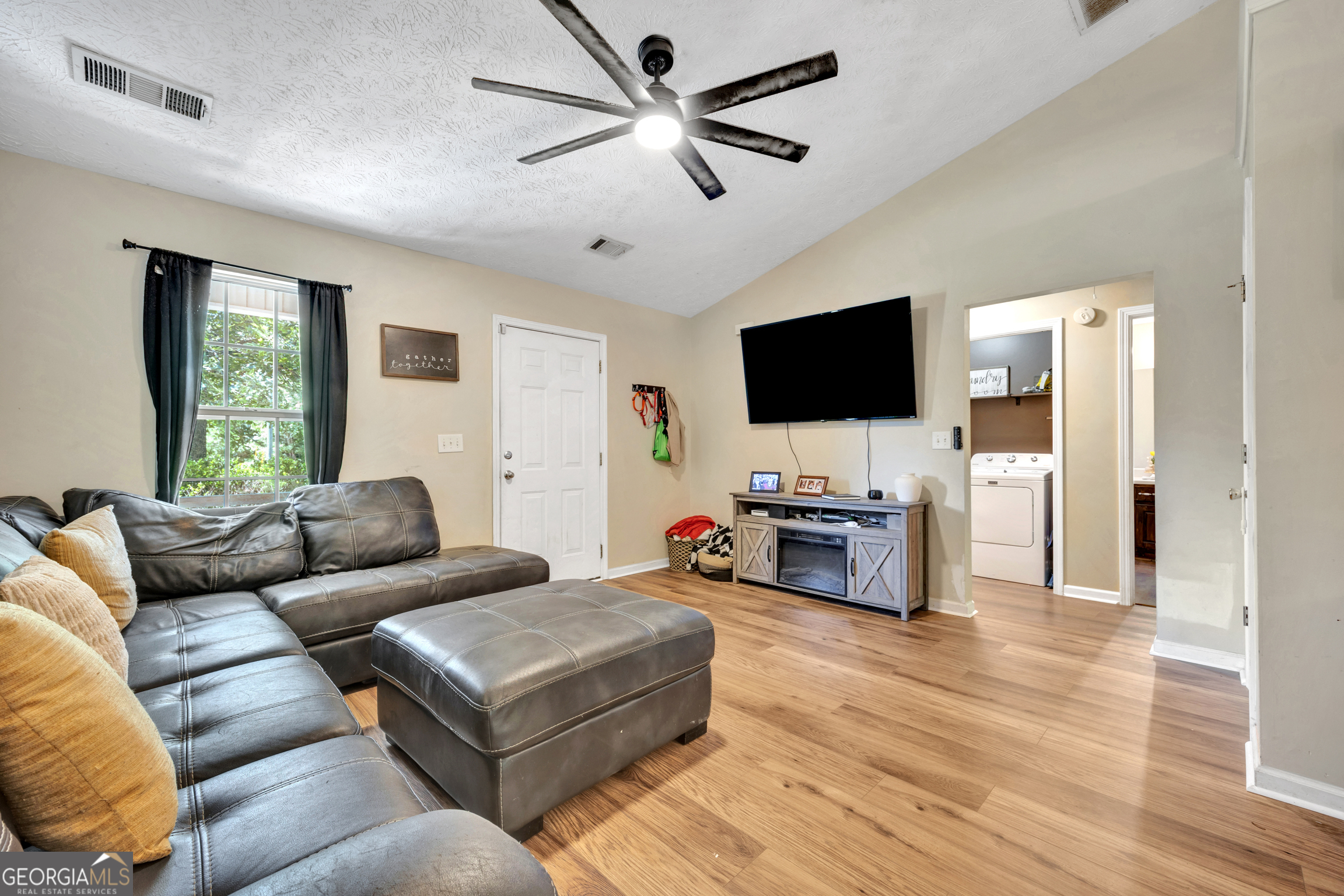 95 Hunters Trace Covington, GA 30014 - Photo 3 of 29