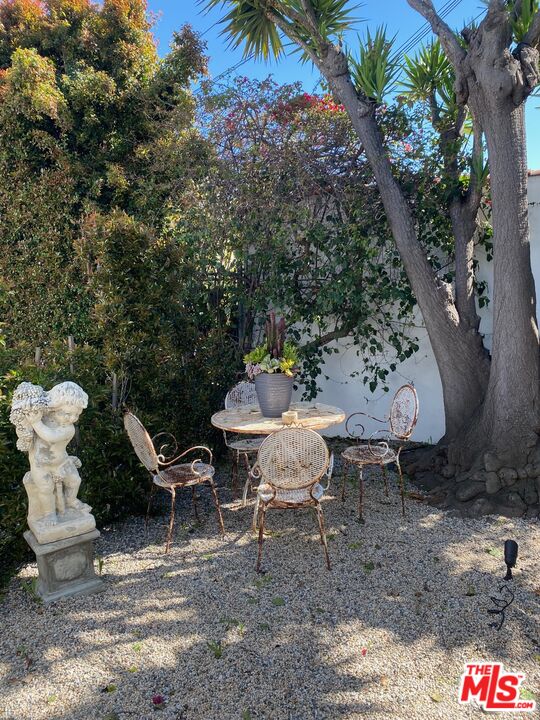 1053 South Alfred Street, Unit A Los Angeles, CA 90035 - Photo 11 of 11 a view of a chairs and table in backyard