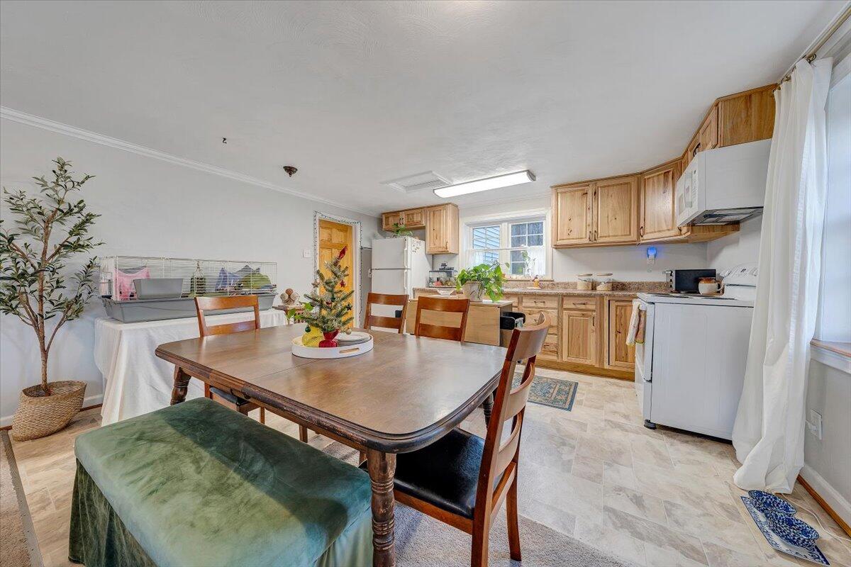 7346 Old Mill Road Roanoke, VA 24018 - Photo 11 of 48 a view of kitchen with dining table and chairs