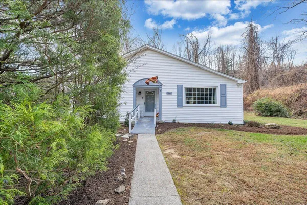 a view of a house with a yard