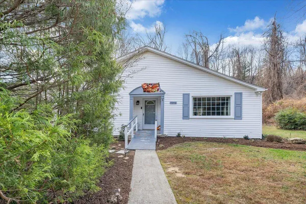 a view of a house with a yard