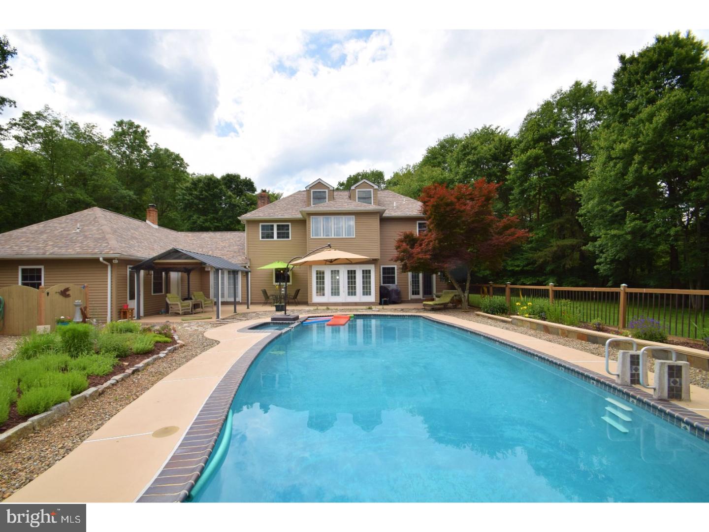 860 Store Road Harleysville, PA 19438 - Photo 21 of 25 Pool