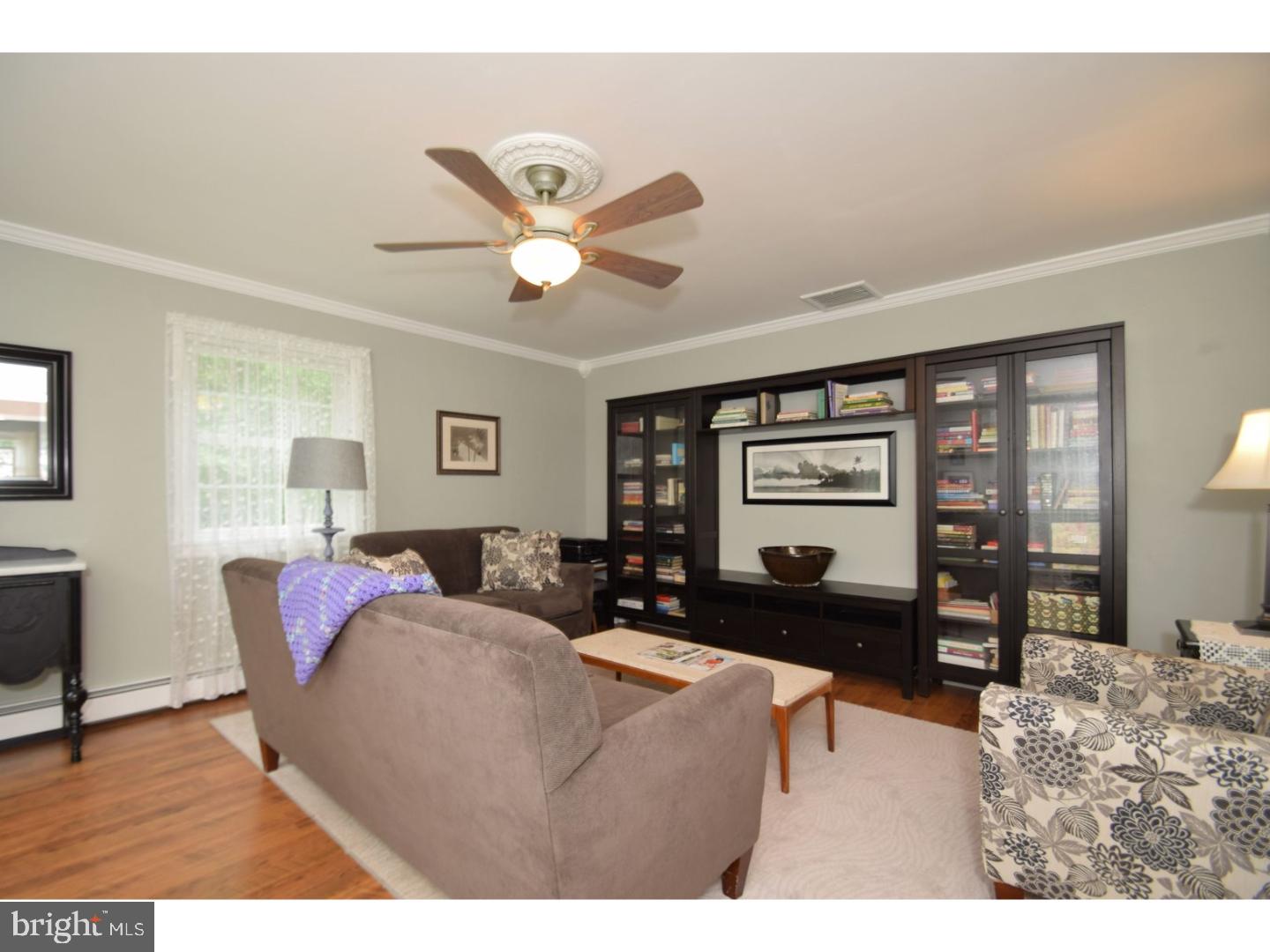 860 Store Road Harleysville, PA 19438 - Photo 4 of 25 Living Room