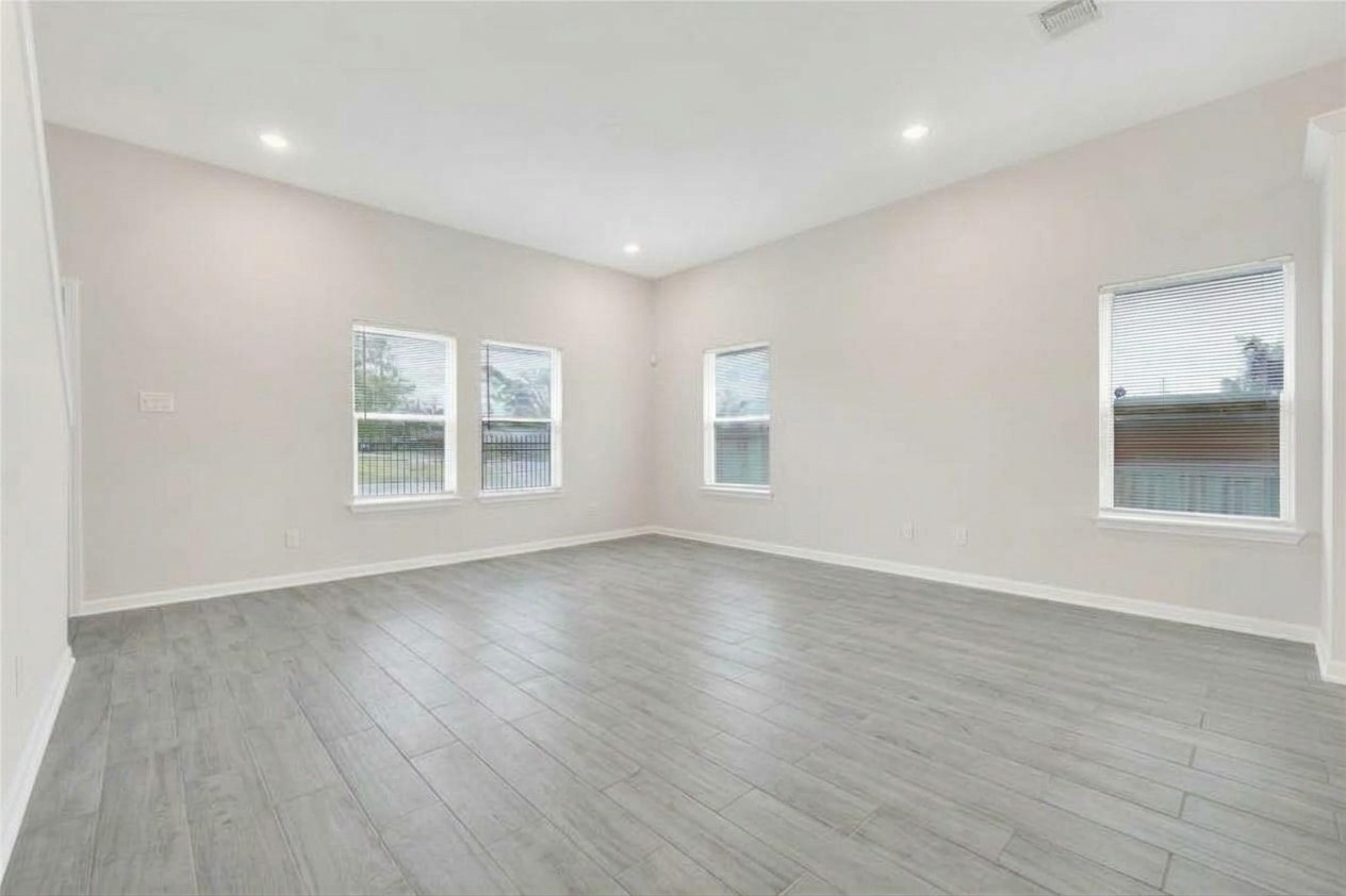 6320 Laura Koppe Road Houston, TX 77016 - Photo 6 of 14 Gallery Image 6