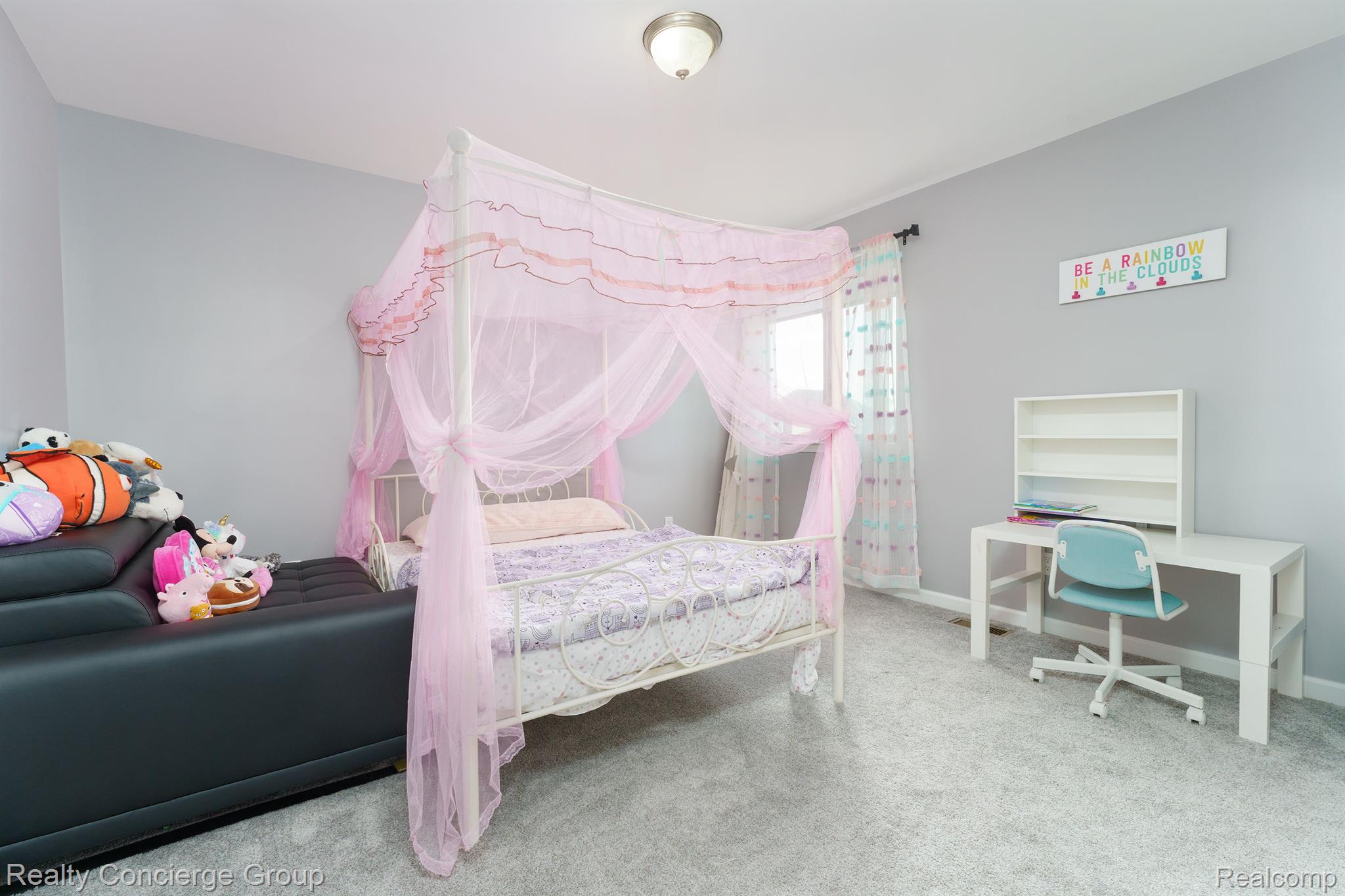 2165 Memorial Lane Rochester, MI 48307 - Photo 27 of 34 Open & airy bedroom