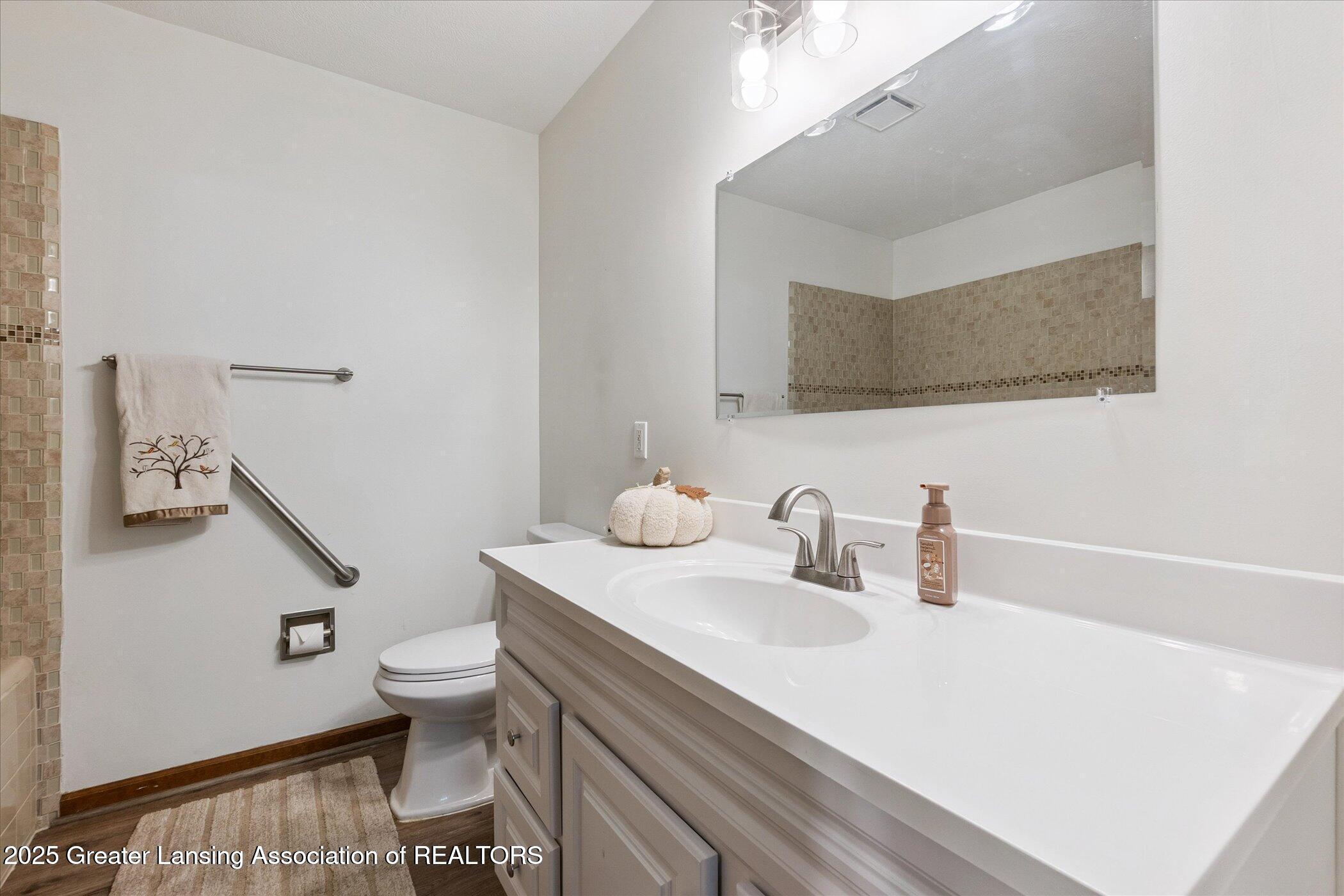 6512 Spring Tree Lane, Unit 14 Lansing, MI 48917 - Photo 18 of 38 20250927114516851565000000-o