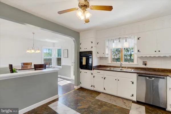 $305,000 | 1890 North Drive, York, PA 17408