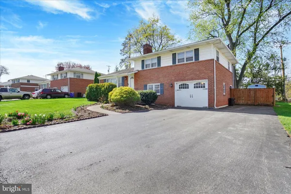 $305,000 | 1890 North Drive, York, PA 17408