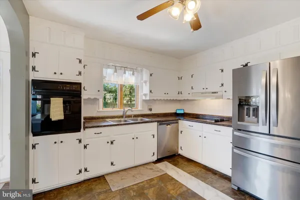 $305,000 | 1890 North Drive, York, PA 17408