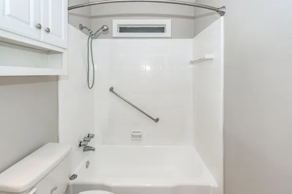 $2,400 | 903 Yorktown Drive, Charleston, SC 29412