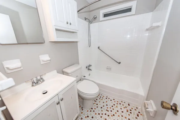 $2,400 | 903 Yorktown Drive, Charleston, SC 29412