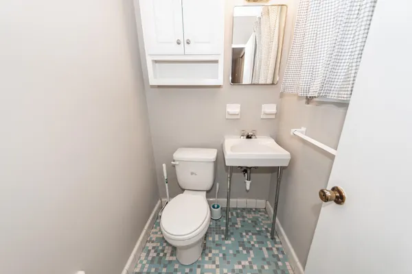 $2,400 | 903 Yorktown Drive, Charleston, SC 29412